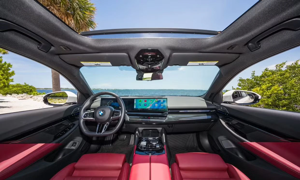 BMW 530i 2026 — vehicle gallery, photo 9