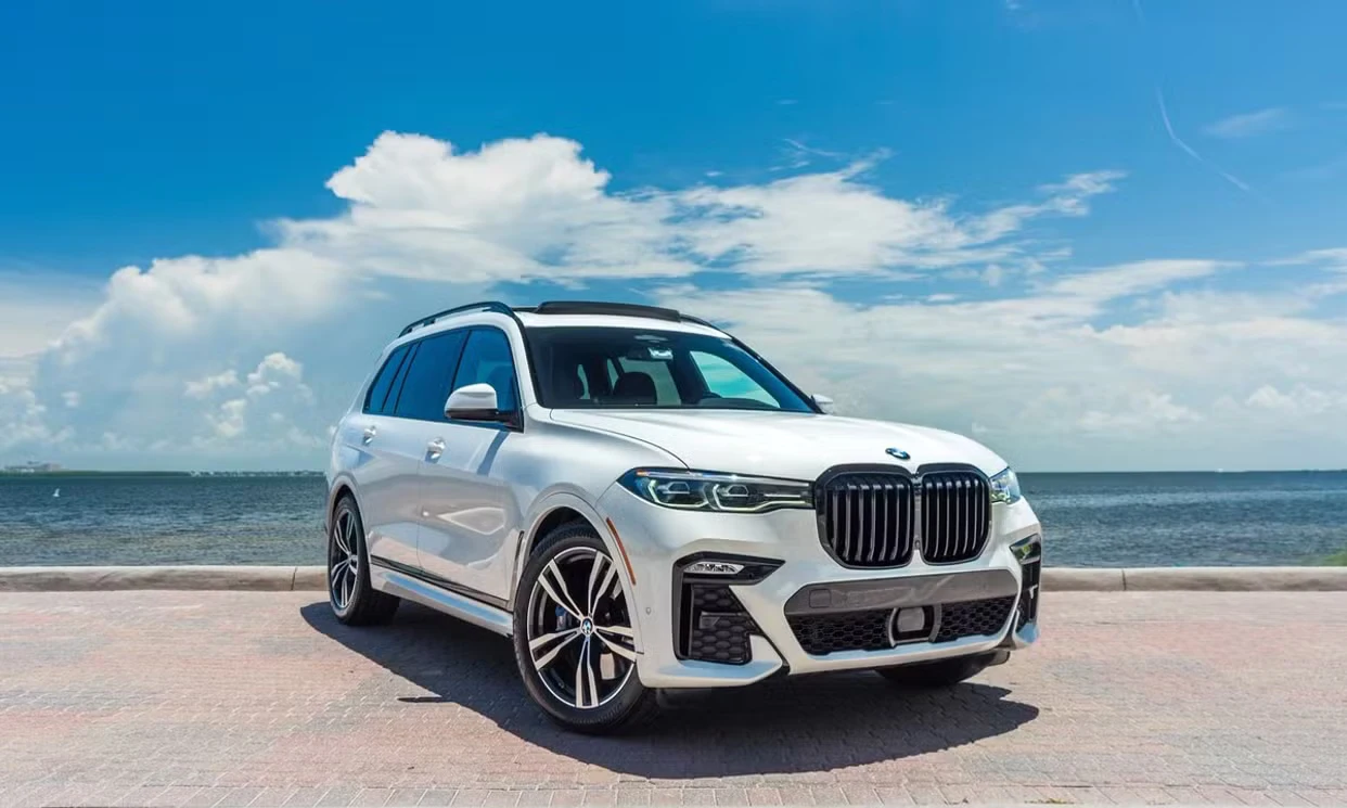 BMW X7 xDrive40i 2022 — vehicle gallery, photo 1