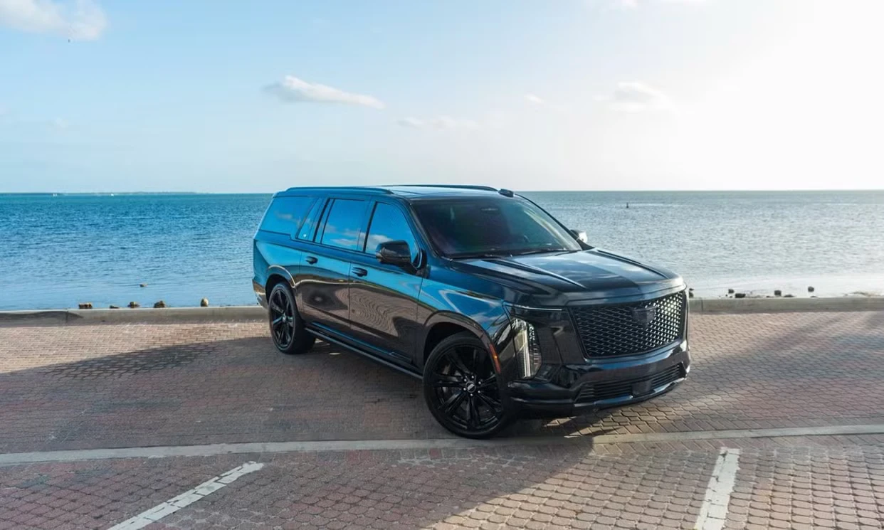 Cadillac Escalade ESV Sport Platinum 2025 — vehicle gallery, photo 2