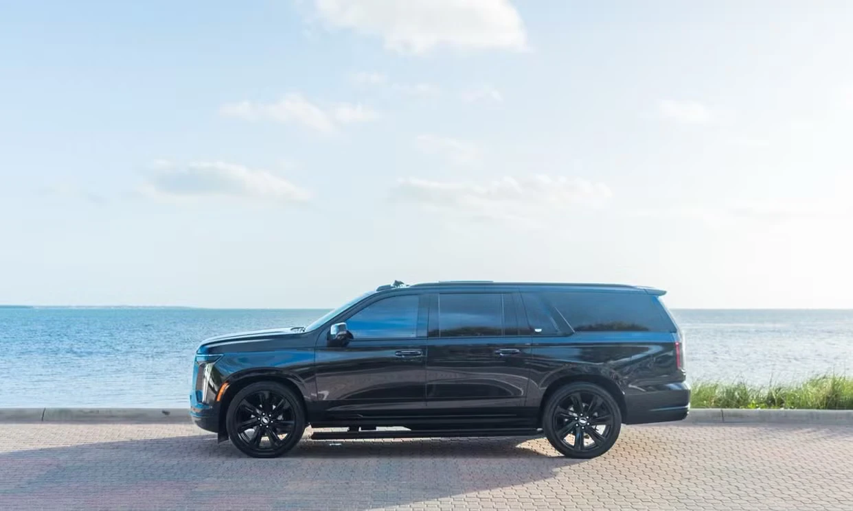 Cadillac Escalade ESV Sport Platinum 2025 — vehicle gallery, photo 3