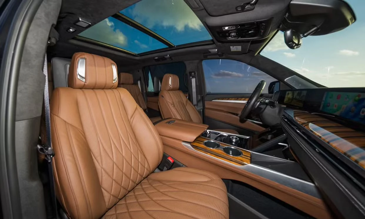 Cadillac Escalade ESV Sport Platinum 2025 — vehicle gallery, photo 6