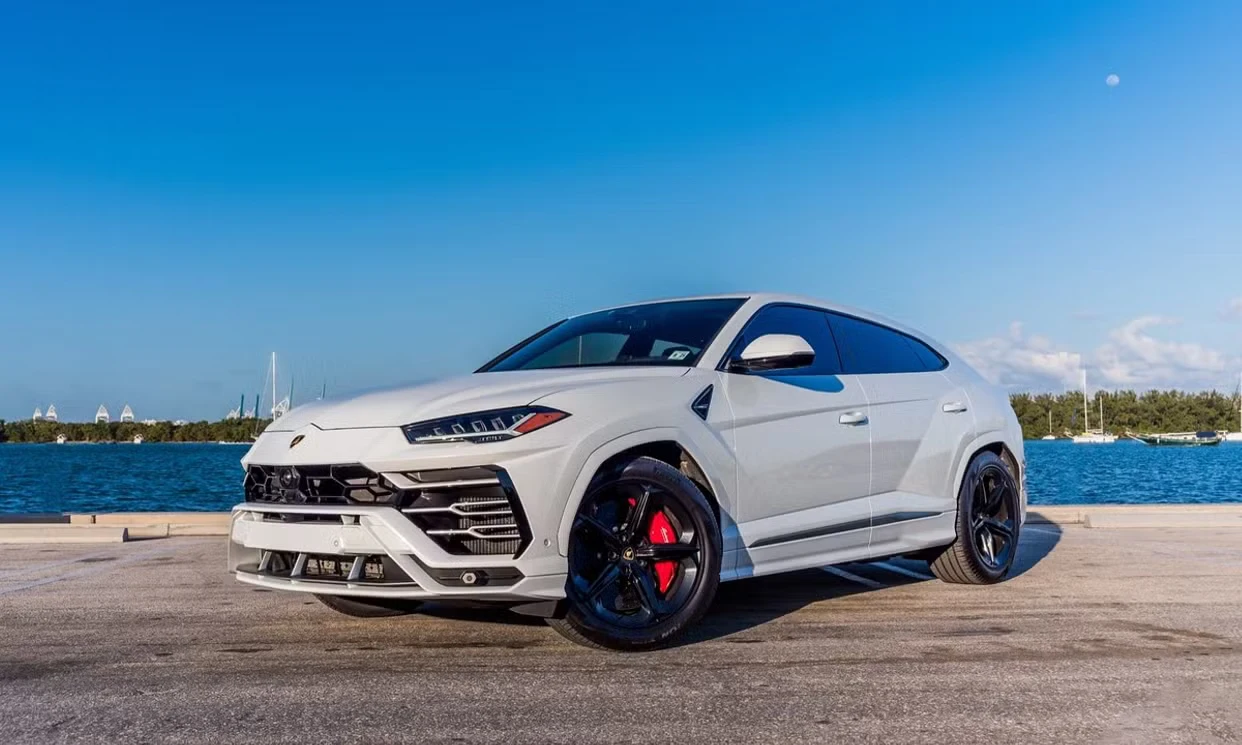 Lamborghini Urus 2020 — vehicle gallery, photo 3