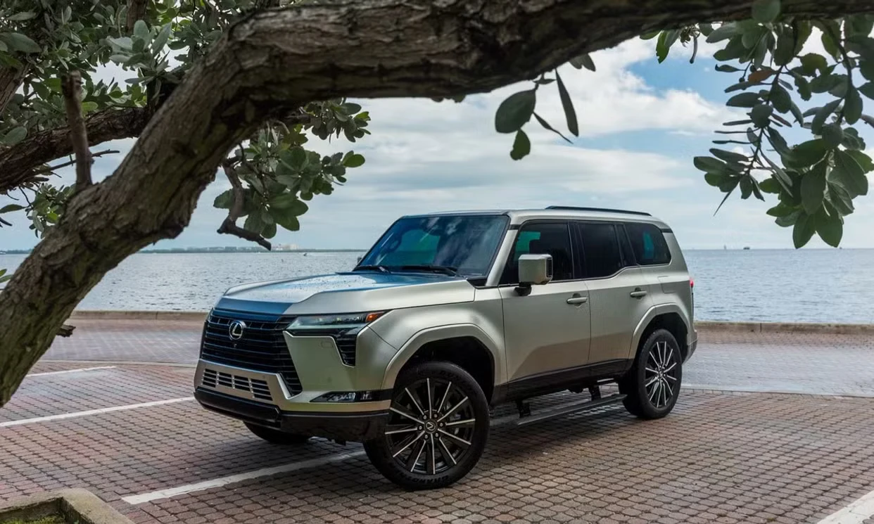 Lexus GX 550 Luxury+ 2025 — vehicle gallery, photo 1