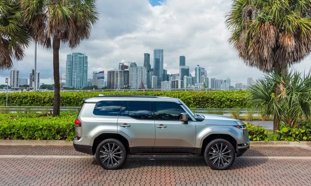 Lexus GX 550 Luxury+ 2025 — vehicle gallery, photo 6