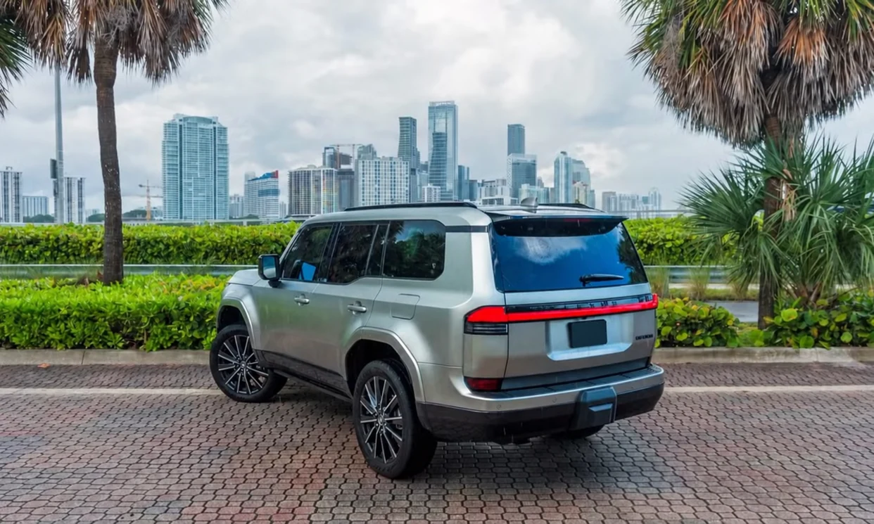 Lexus GX 550 Luxury+ 2025 — vehicle gallery, photo 8