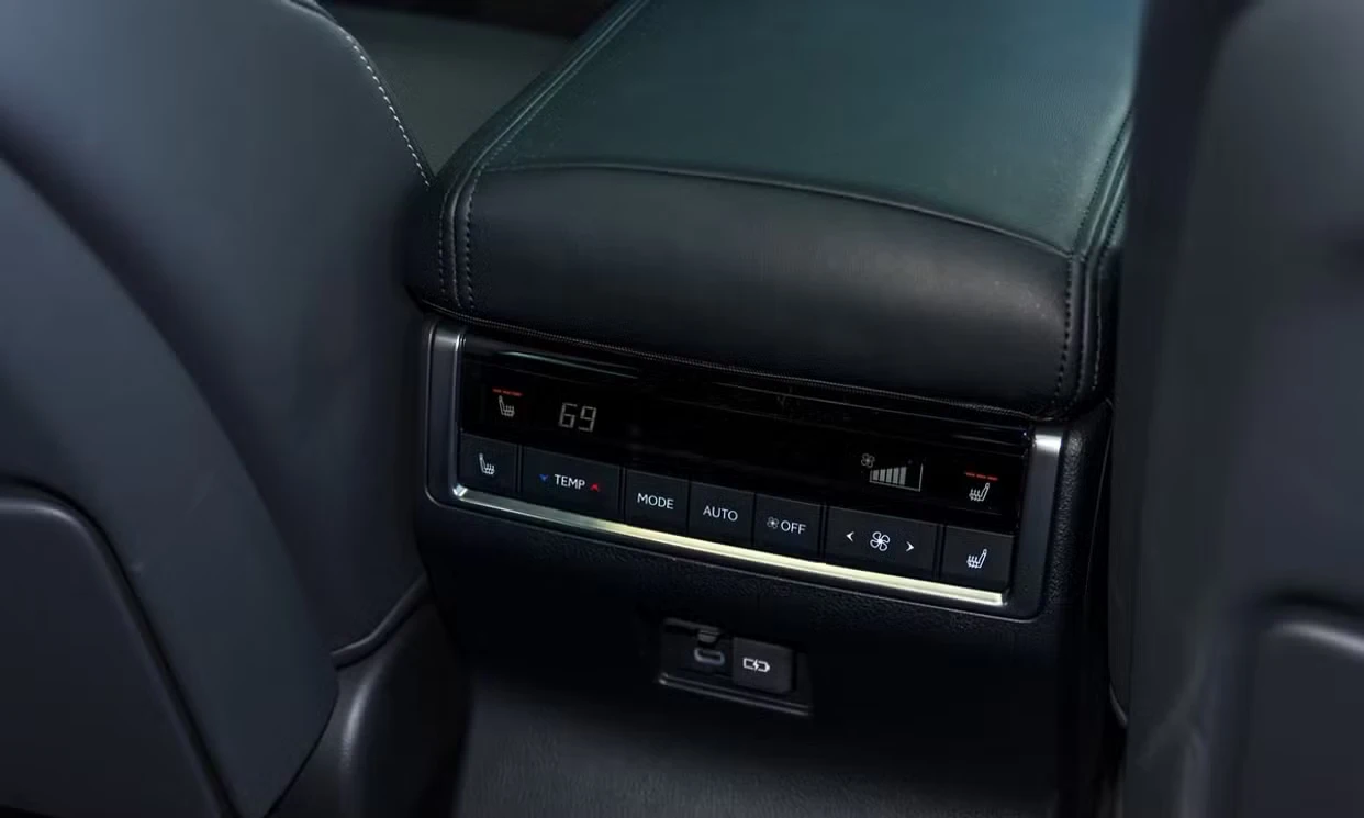 Lexus GX 550 Luxury+ 2025 — vehicle gallery, photo 10