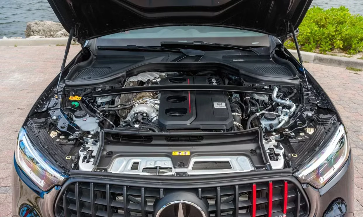 Mercedes-AMG GLC 63 S E Performance 2025 — vehicle gallery, photo 16