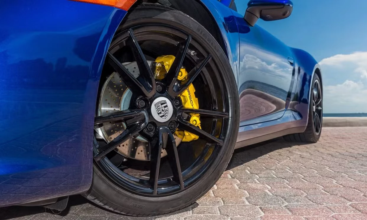 Porsche 911 Carrera 2021 — vehicle gallery, photo 9
