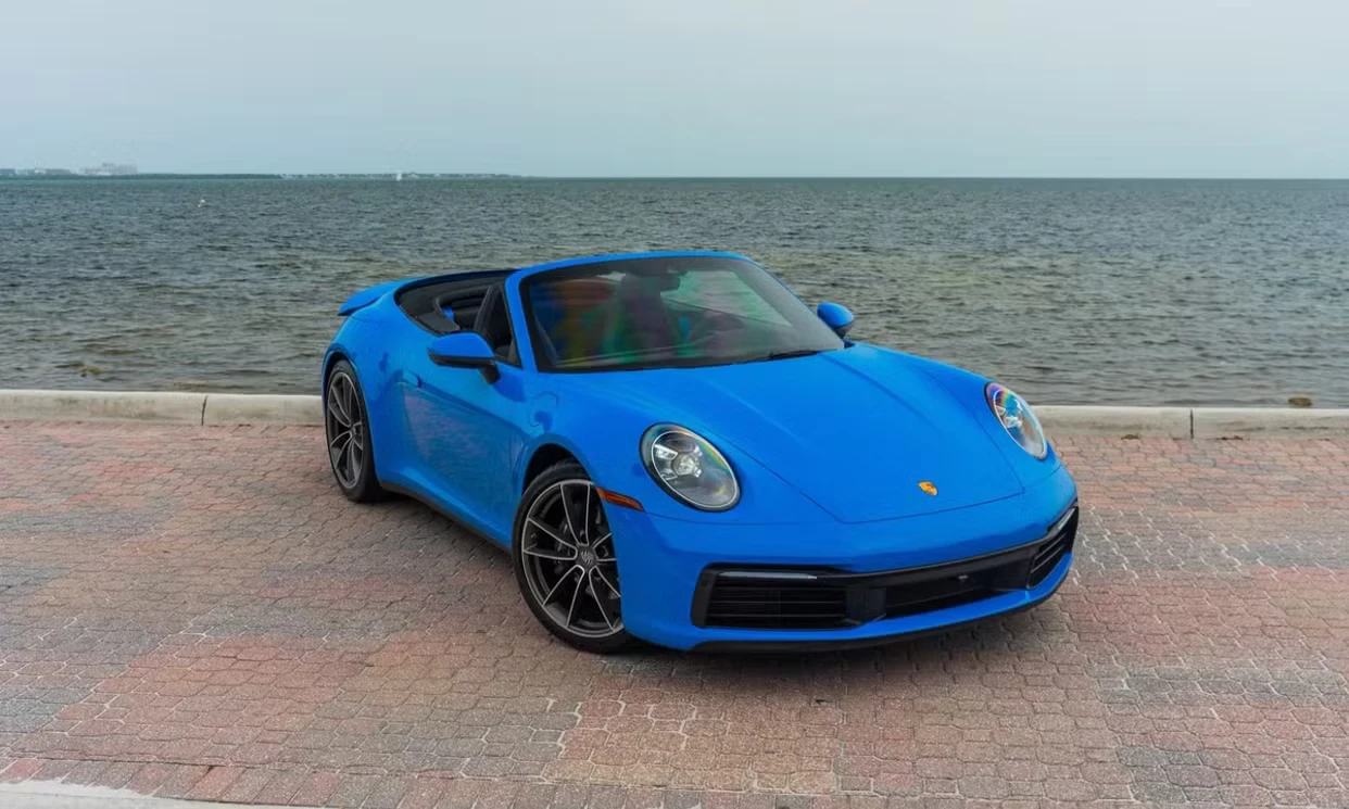 Porsche 911 Carrera 2022 — vehicle gallery, photo 1