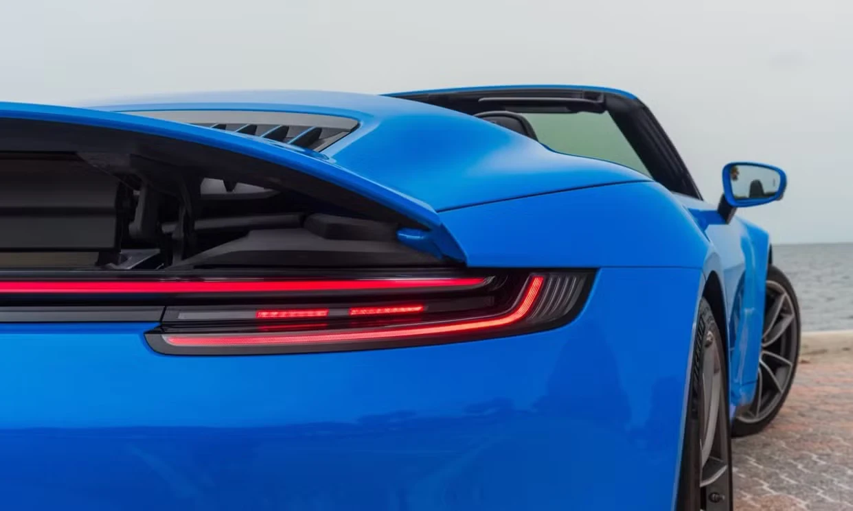 Porsche 911 Carrera 2022 — vehicle gallery, photo 7