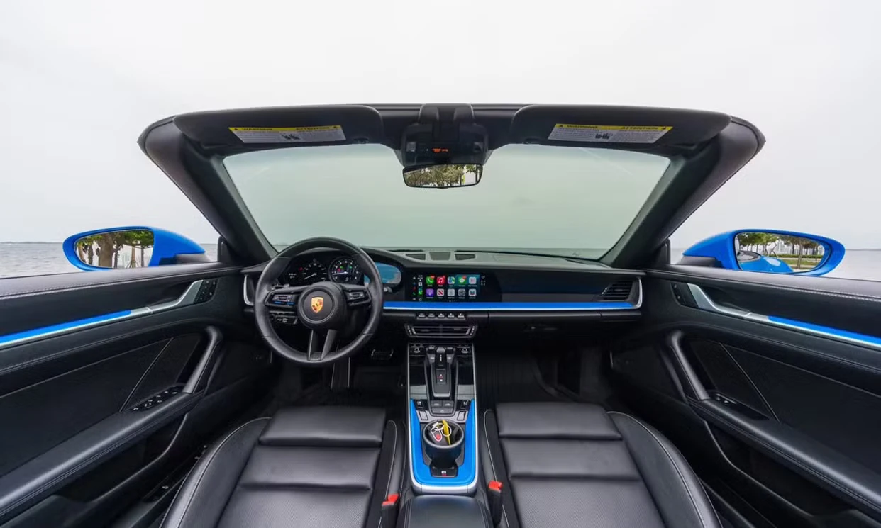 Porsche 911 Carrera 2022 — vehicle gallery, photo 18