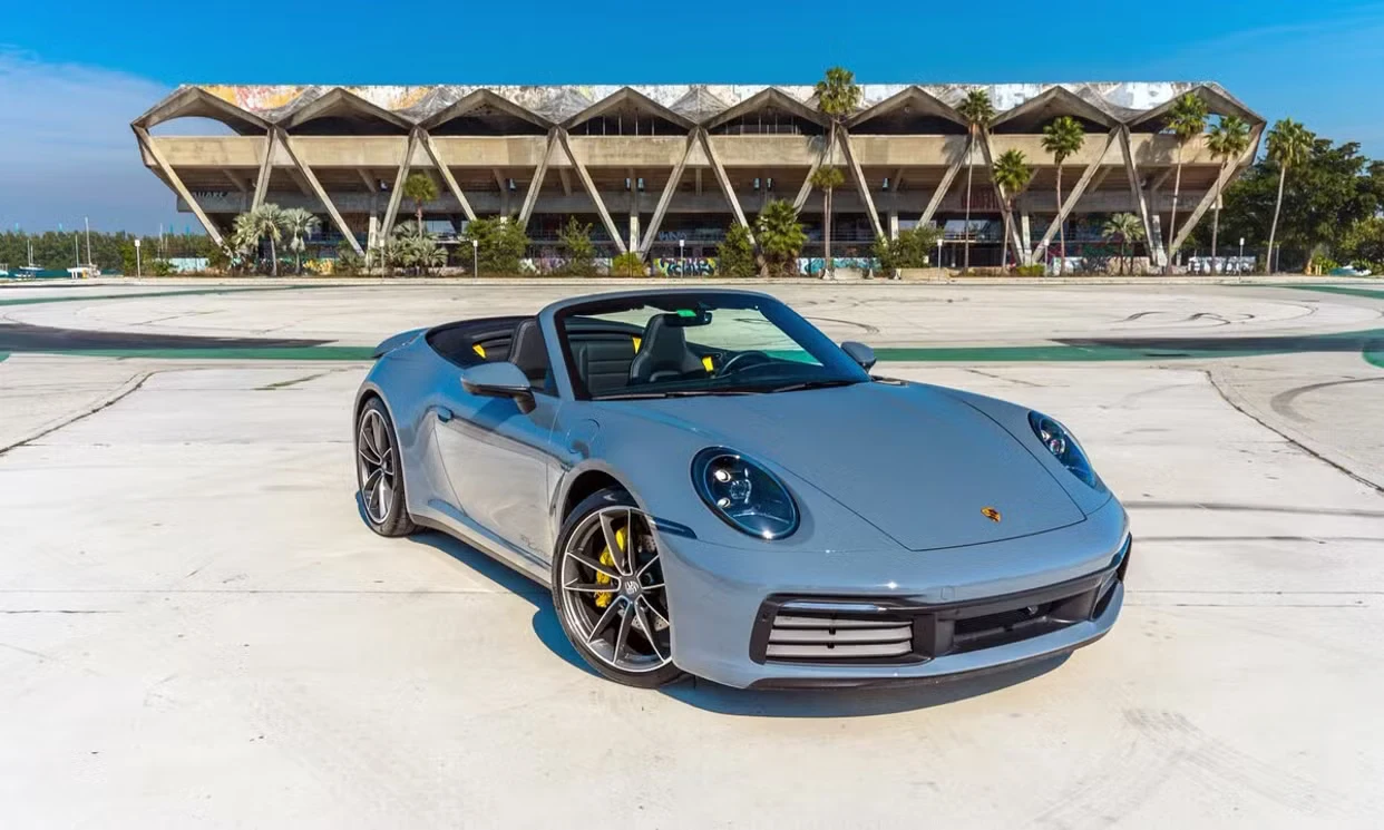 Porsche 911 Carrera 2023 — vehicle gallery, photo 2