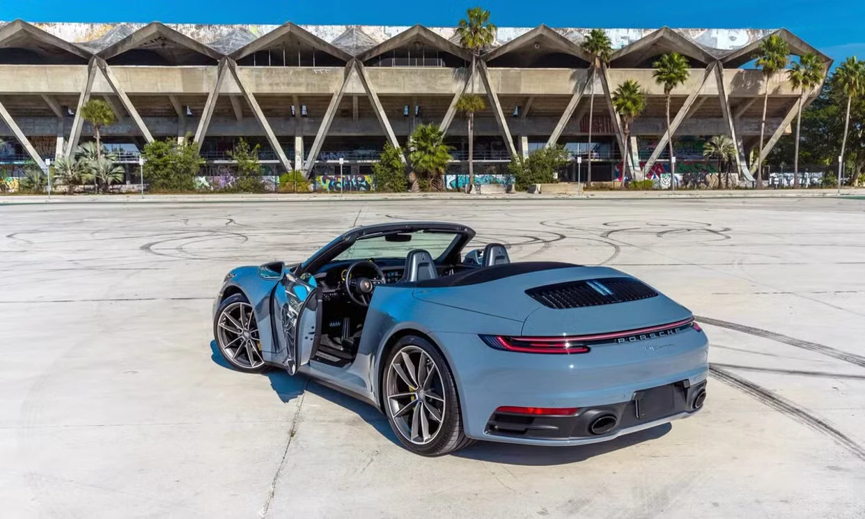 Porsche 911 Carrera 2023 — vehicle gallery, photo 4