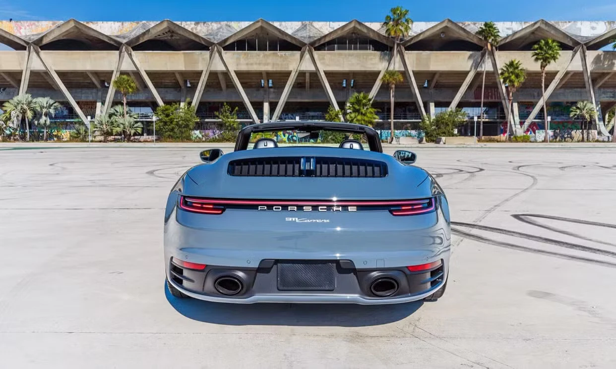 Porsche 911 Carrera 2023 — vehicle gallery, photo 5