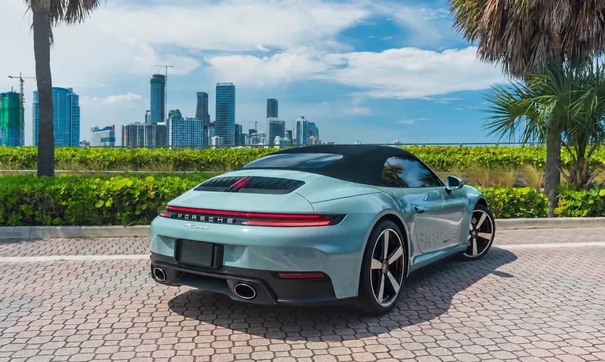 Porsche 911 Carrera 2025 — vehicle gallery, photo 5