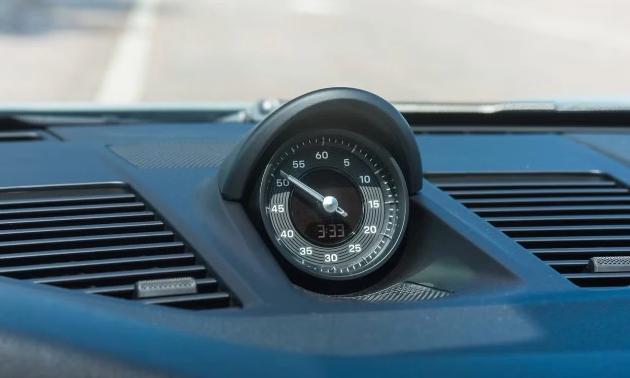 Porsche 911 Carrera 2025 — vehicle gallery, photo 17