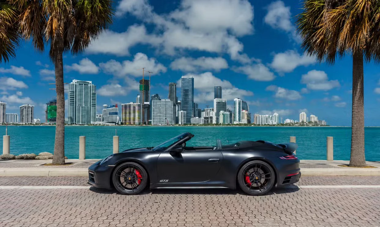 Porsche 911 Carrera 4 GTS 2022 — vehicle gallery, photo 1