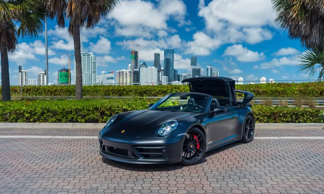 Porsche 911 Carrera 4 GTS 2022 — vehicle gallery, photo 6