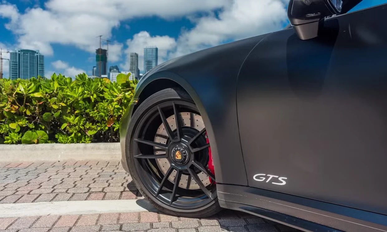 Porsche 911 Carrera 4 GTS 2022 — vehicle gallery, photo 10