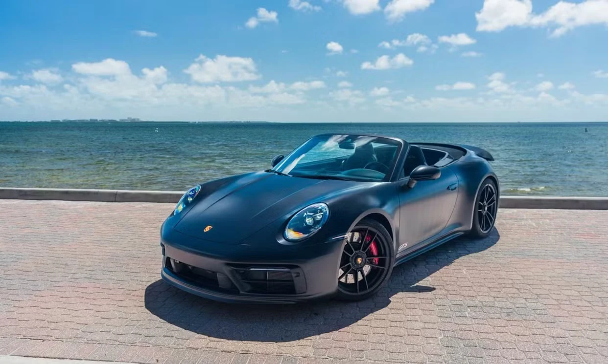 Porsche 911 Carrera 4 GTS 2022 — vehicle gallery, photo 11