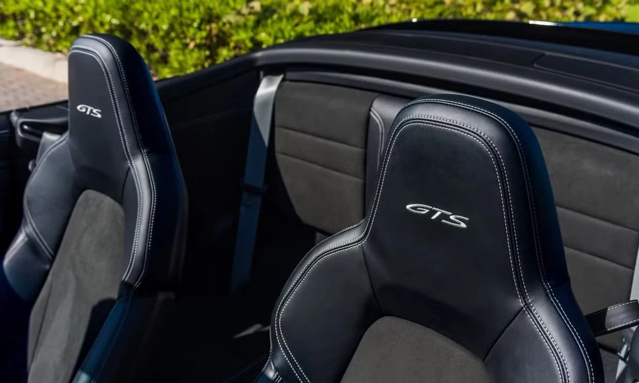 Porsche 911 Carrera 4 GTS 2022 — vehicle gallery, photo 12