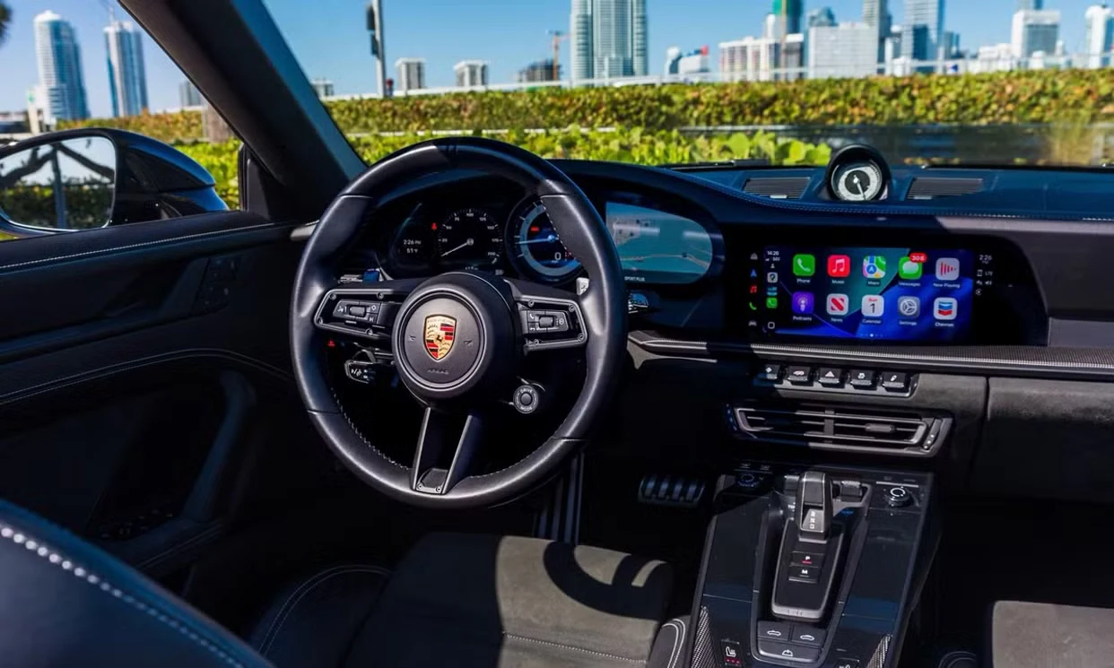 Porsche 911 Carrera 4 GTS 2022 — vehicle gallery, photo 13