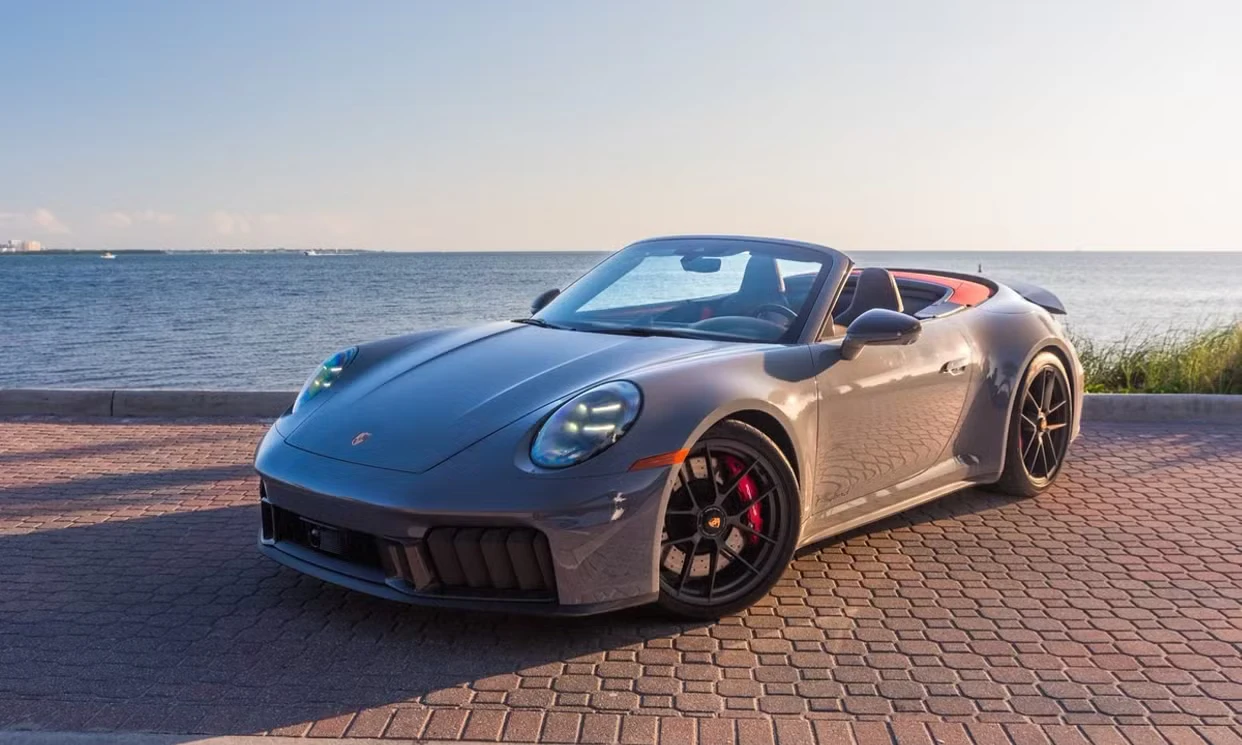 Porsche 911 Carrera GTS 2025 — vehicle gallery, photo 1