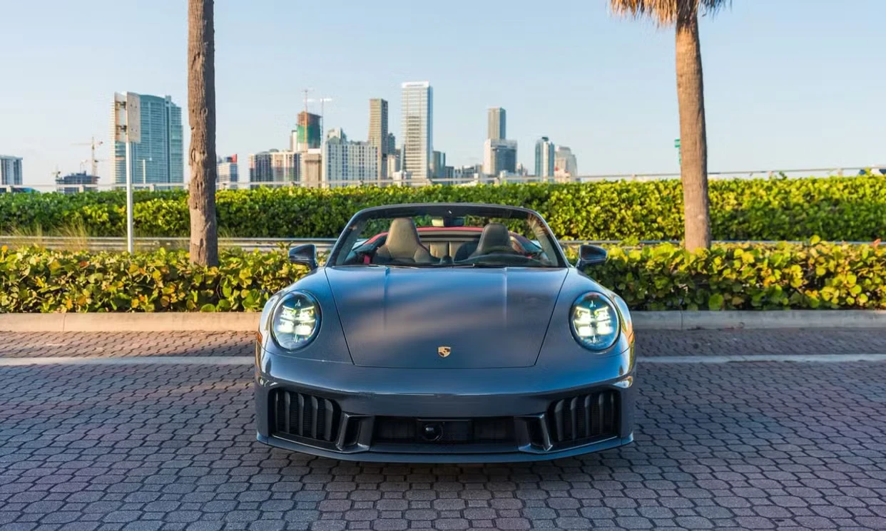 Porsche 911 Carrera GTS 2025 — vehicle gallery, photo 4
