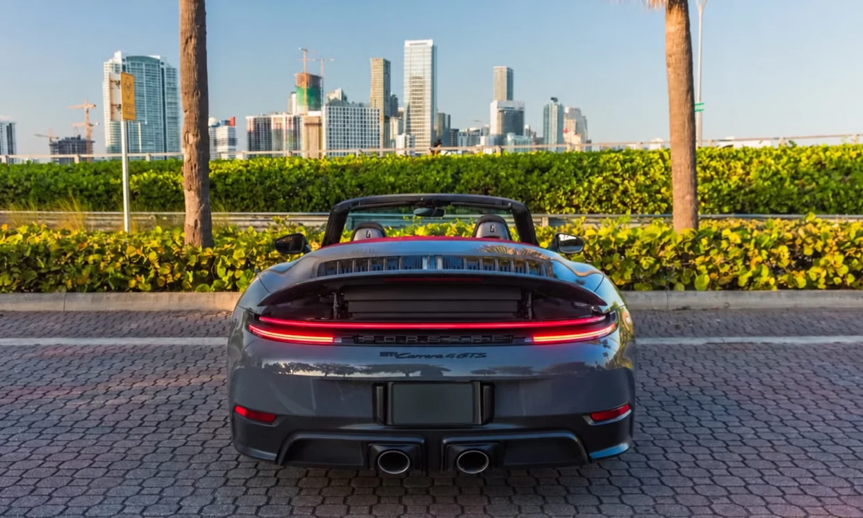 Porsche 911 Carrera GTS 2025 — vehicle gallery, photo 6