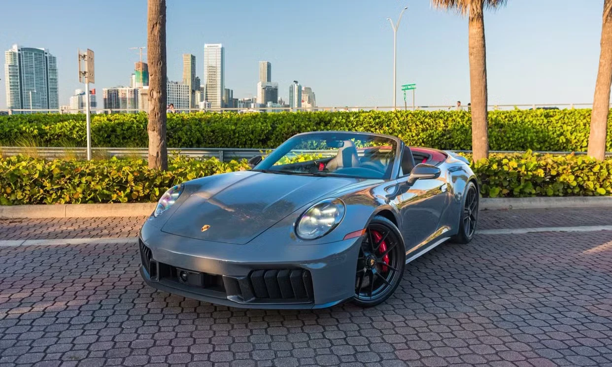 Porsche 911 Carrera GTS 2025 — vehicle gallery, photo 7