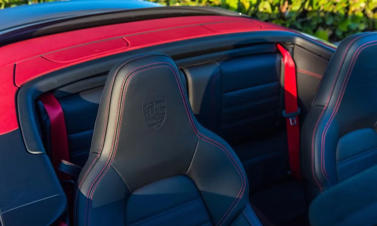 Porsche 911 Carrera GTS 2025 — vehicle gallery, photo 11