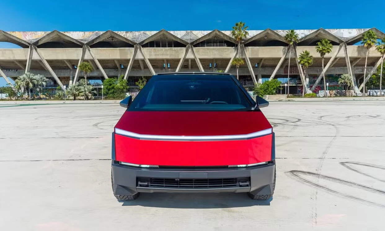 Tesla Cybertruck 2024 — vehicle gallery, photo 2