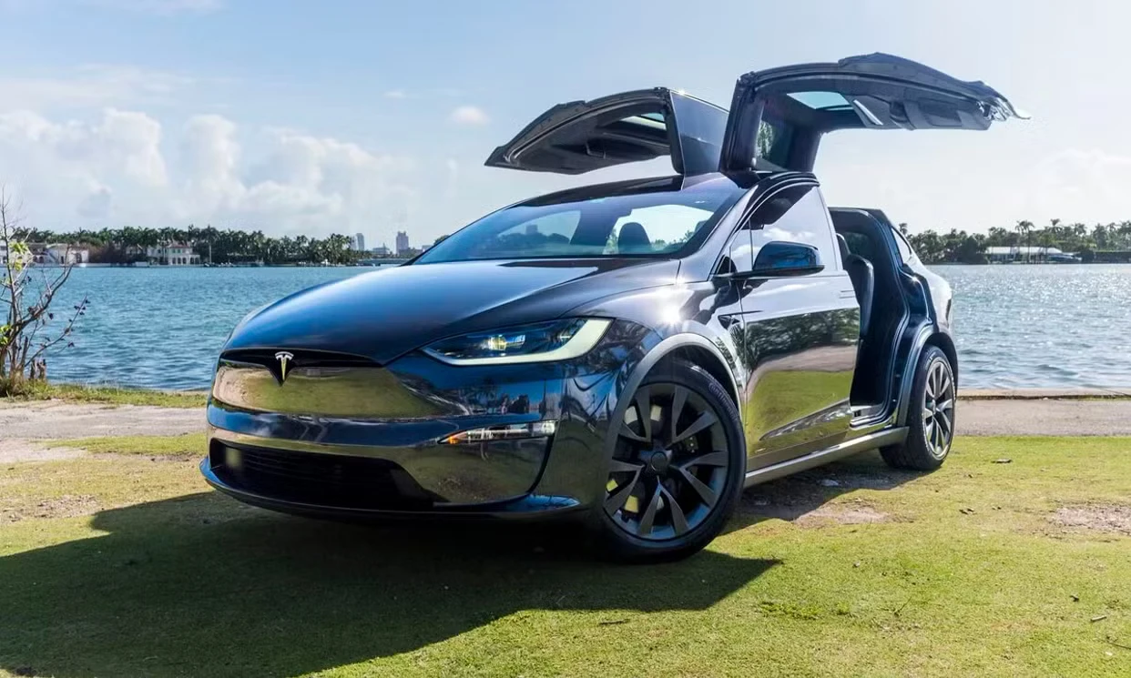 Tesla Model X 2024 — vehicle gallery, photo 2